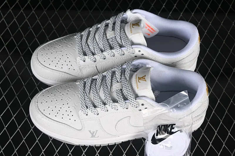 All categories Nk SB Dunk Series Nk SB Dunk Low High-end customized low-top sneakers Nike SB Dunk Low LV co-branded gray and white dark print Anniversary high-end customized low-top casual sneakers XX3168-140
